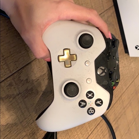 SOLD! XBOX 1S, 27 games, 2 controllers, 1 Elite - Picture 5 of 5